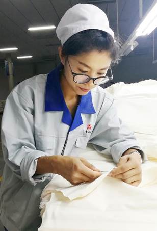 �չ����м������˶����